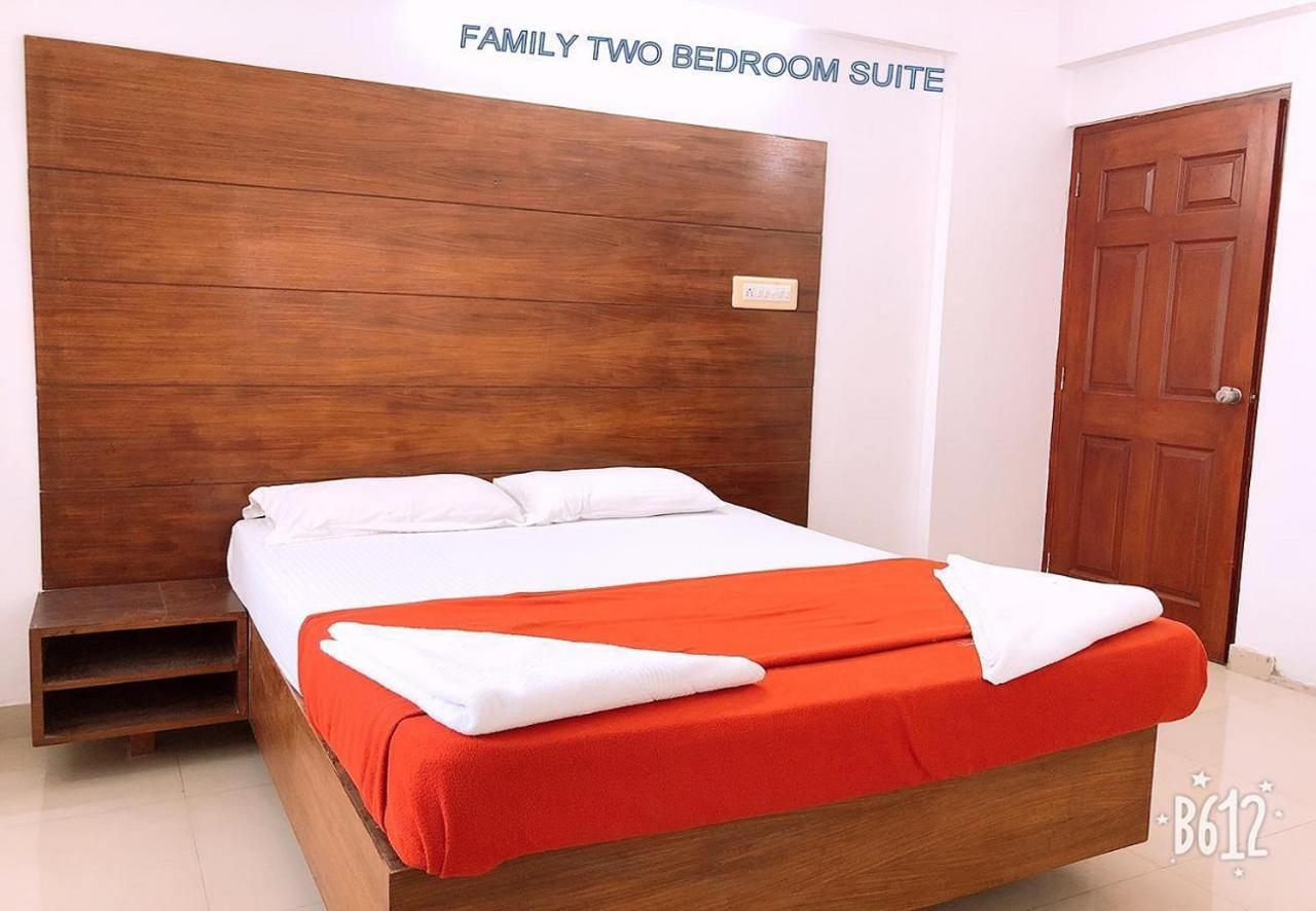 Phils' Residency & Banquets Hotel Kochi Exterior photo