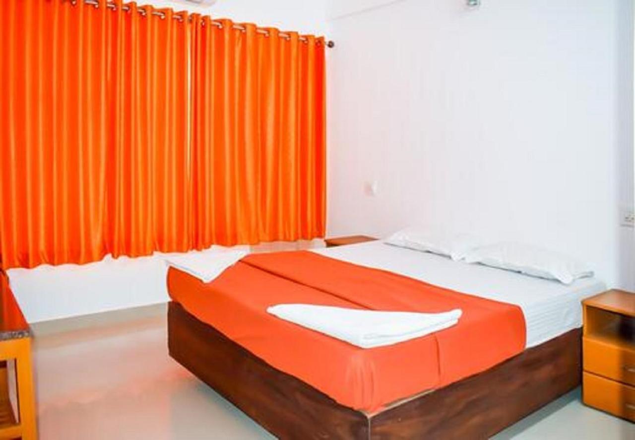 Phils' Residency & Banquets Hotel Kochi Exterior photo
