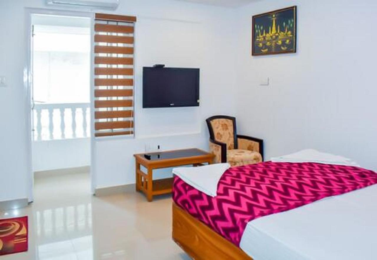 Phils' Residency & Banquets Hotel Kochi Exterior photo
