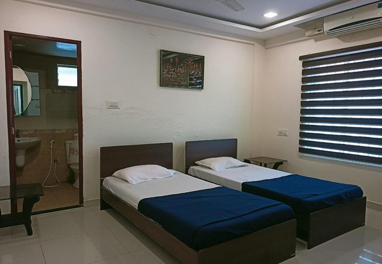Phils' Residency & Banquets Hotel Kochi Exterior photo