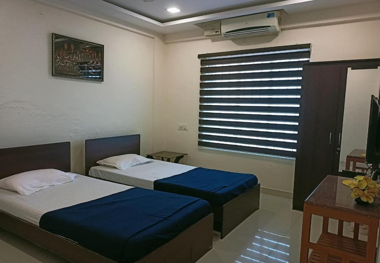 Phils' Residency & Banquets Hotel Kochi Exterior photo
