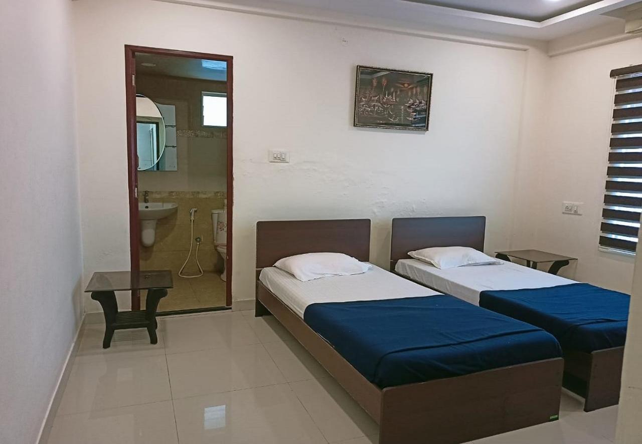 Phils' Residency & Banquets Hotel Kochi Exterior photo