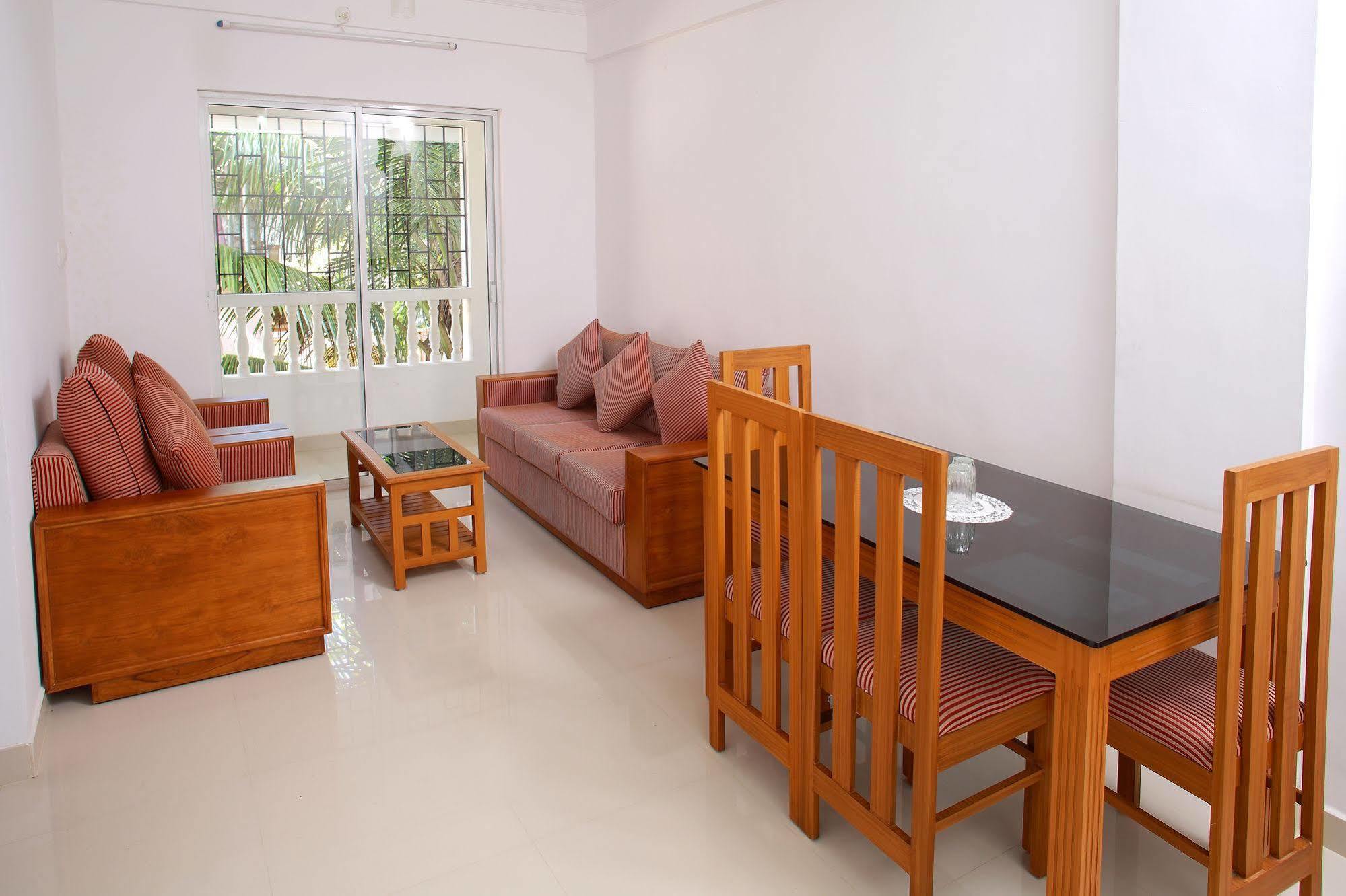 Phils' Residency & Banquets Hotel Kochi Exterior photo