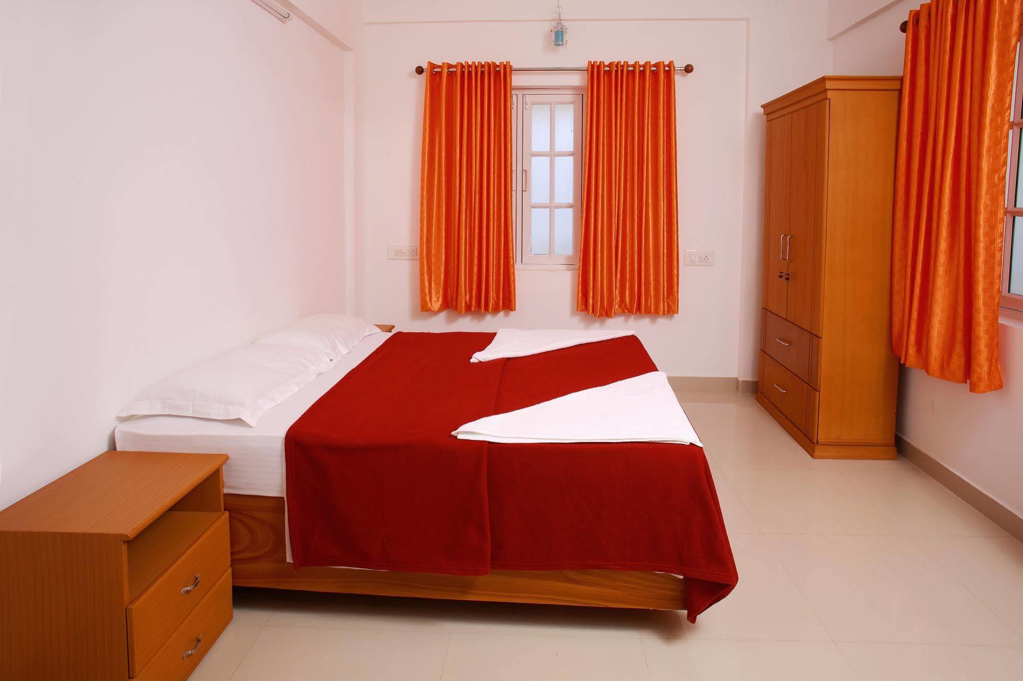 Phils' Residency & Banquets Hotel Kochi Exterior photo