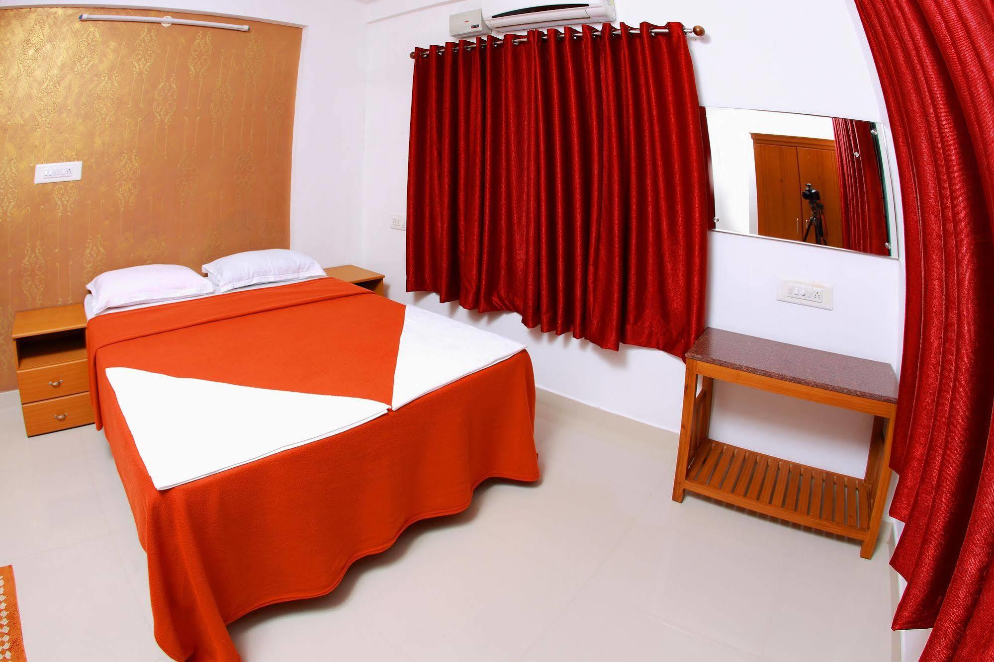 Phils' Residency & Banquets Hotel Kochi Exterior photo