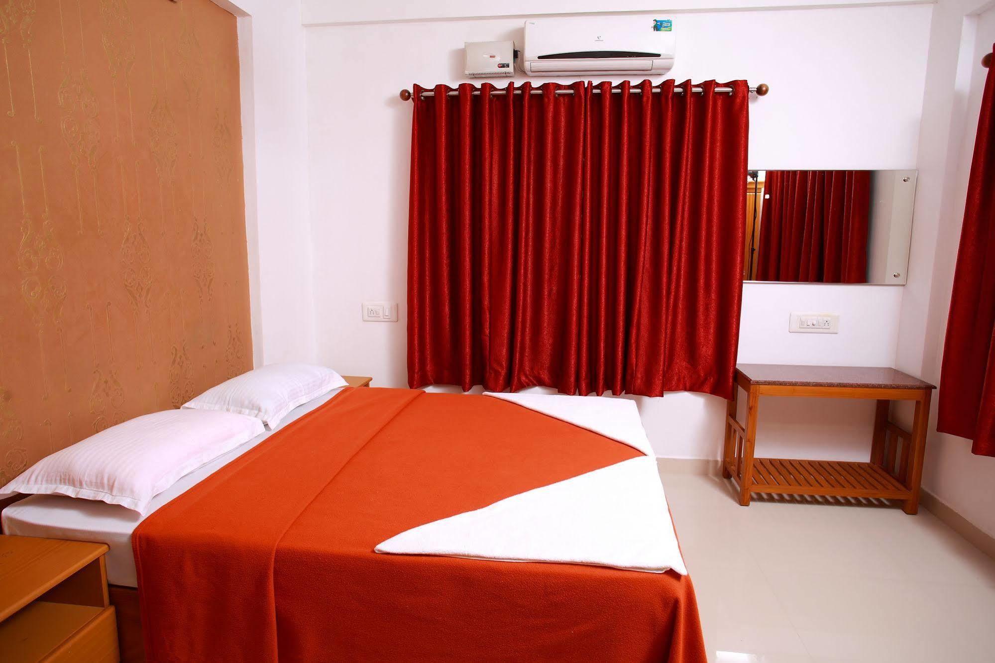 Phils' Residency & Banquets Hotel Kochi Exterior photo