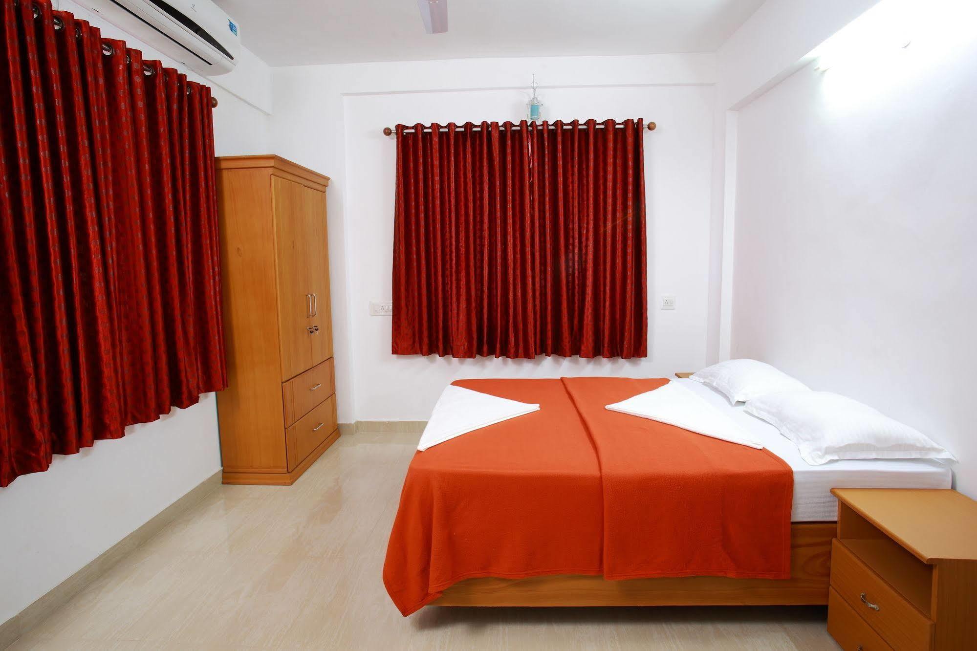 Phils' Residency & Banquets Hotel Kochi Exterior photo