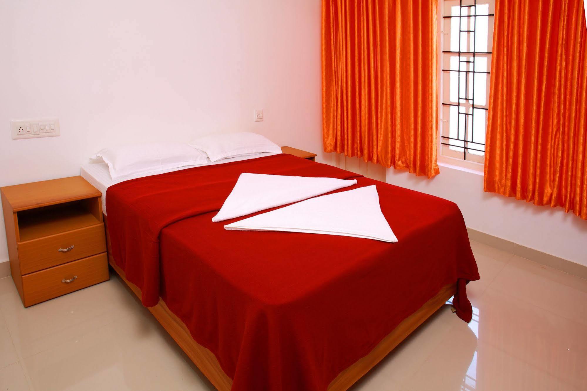 Phils' Residency & Banquets Hotel Kochi Exterior photo